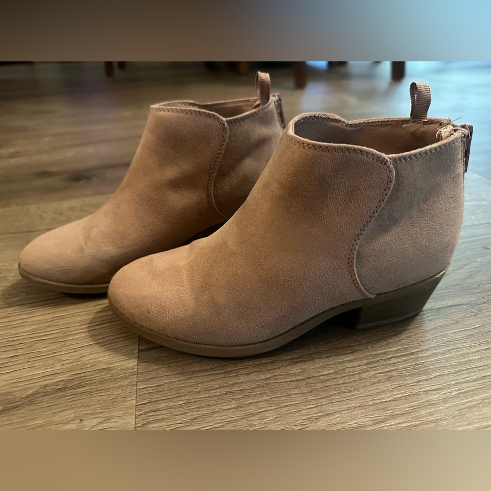 Girls blush colored boots